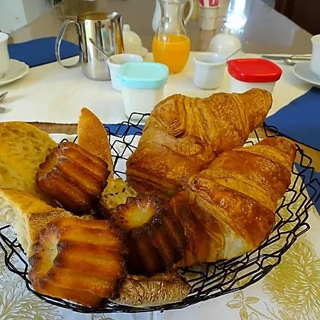 Oda ve Kahvaltı A La Vill'adour 3*